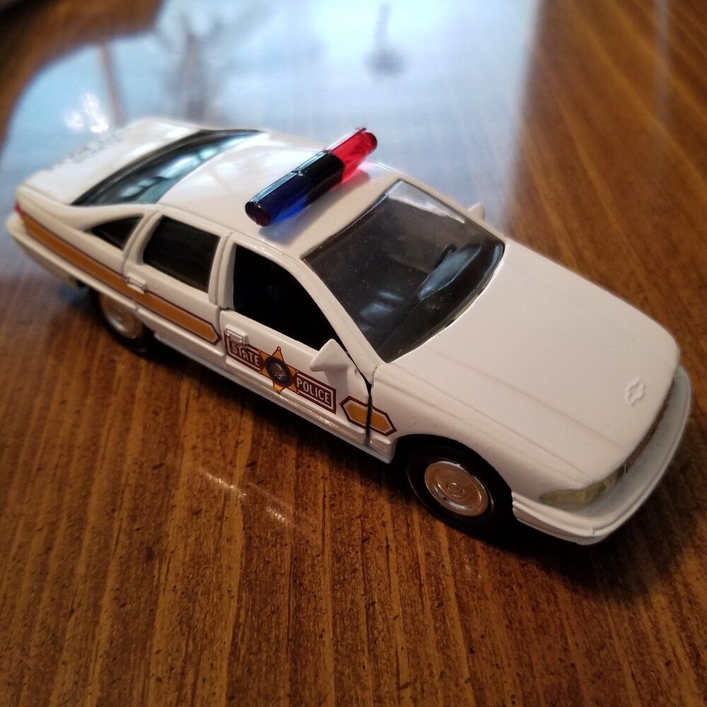 Illinois State Police Road Champs die cast police car 1:43 scale
